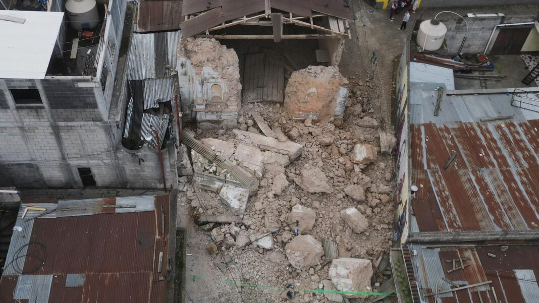 Guatemalan villagers lynch 5 men accused of robbing homes after earthquakes